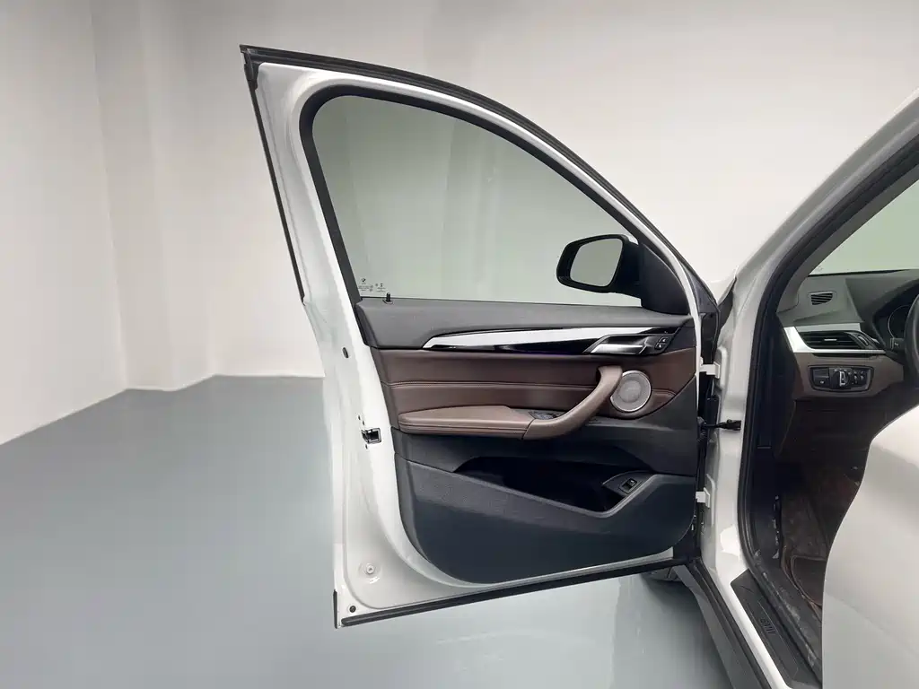 BMW X1 2021 sDrive25Li Leading Edition