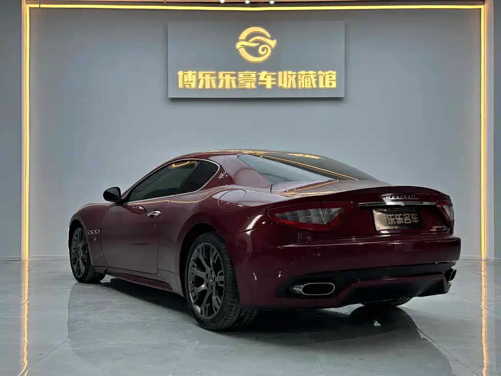 Gran Turismo 2009 4.7L Sport Automatic