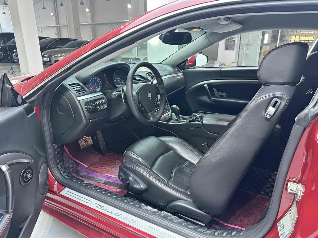 Gran Turismo 2009 4.7L Sport Automatic
