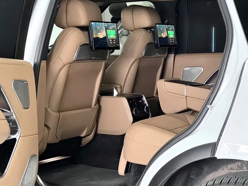 Range Rover 2024 Model 3.0 L6 400PS Classic Extended Edition