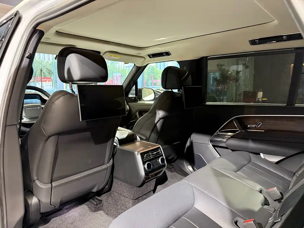 Range Rover 2024 Edition 3.0 L6 400PS Grand Extended Version