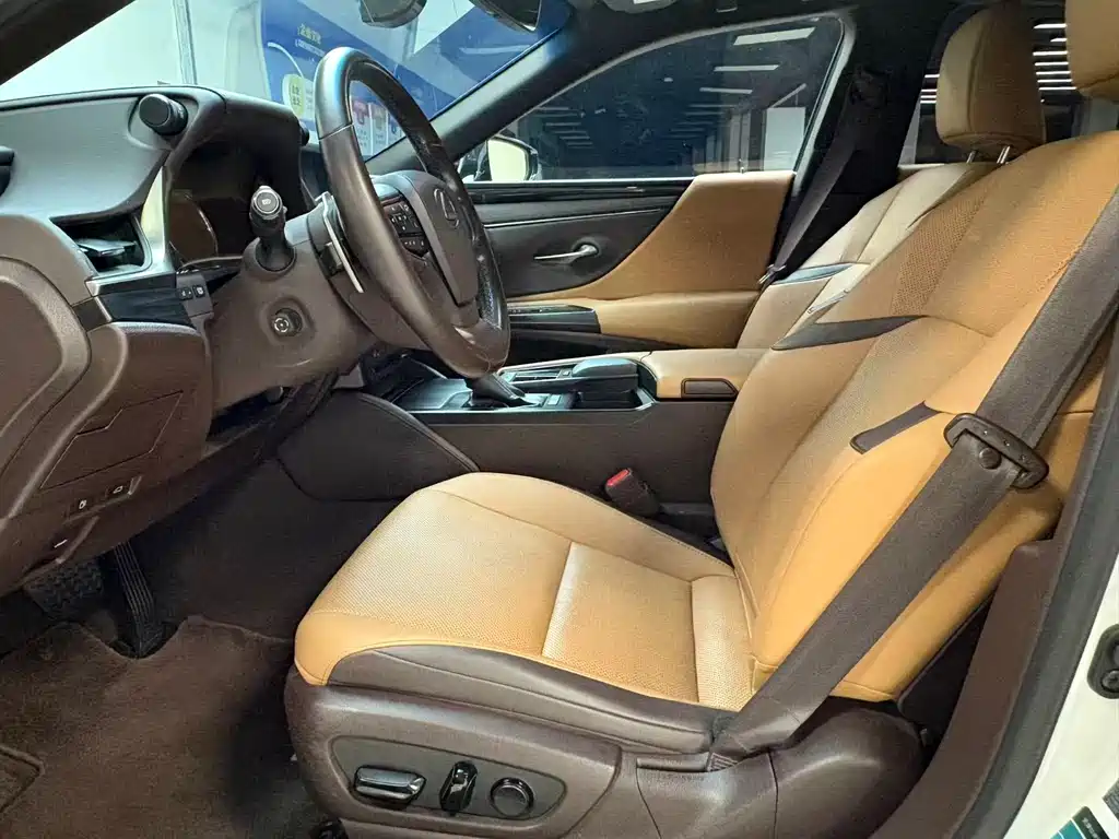 Lexus ES 2020 200 Excellence Edition