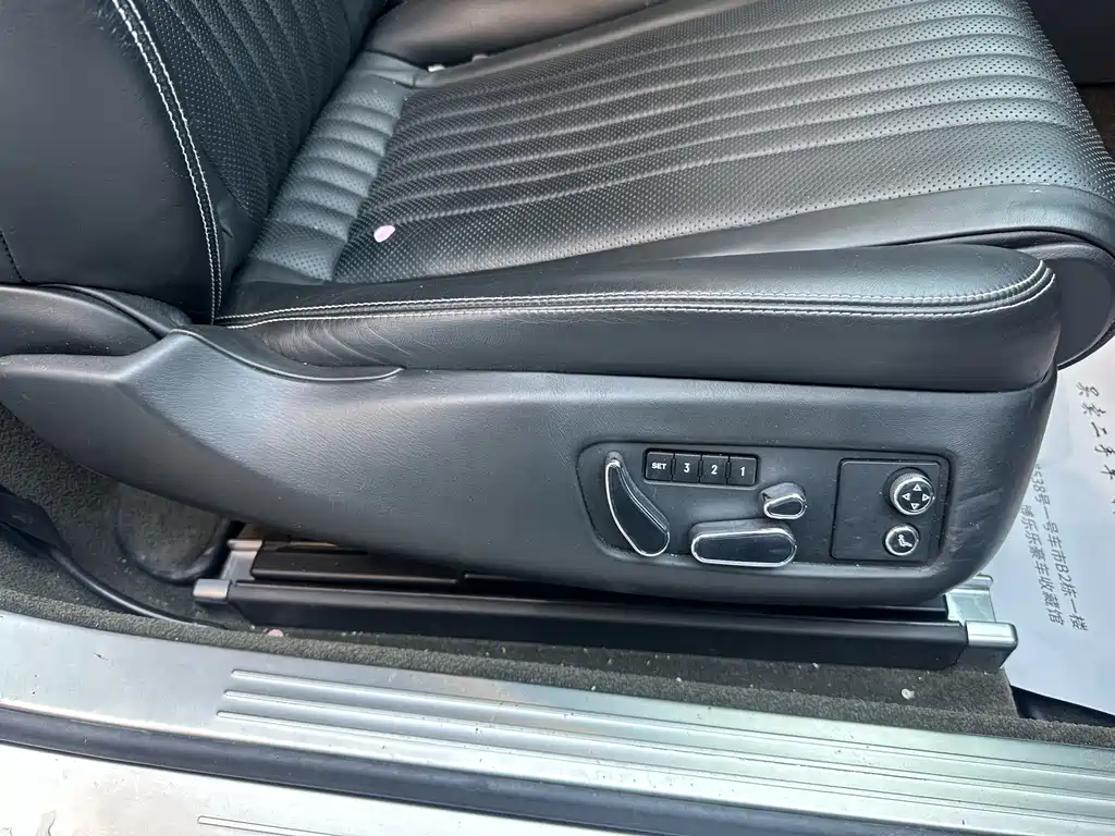 Audi A8 2017 model 4.0T GT V8 standard edition