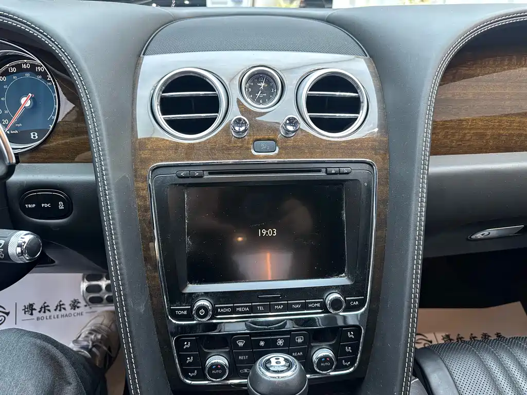 Audi A8 2017 model 4.0T GT V8 standard edition