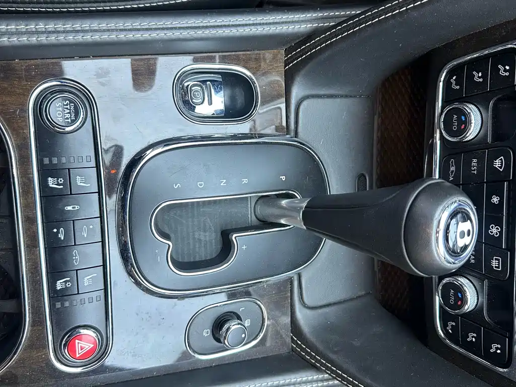 Audi A8 2017 model 4.0T GT V8 standard edition