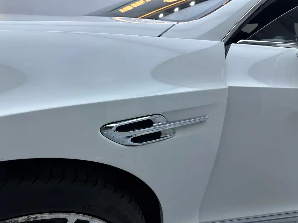 Audi A8 2017 model 4.0T GT V8 standard edition