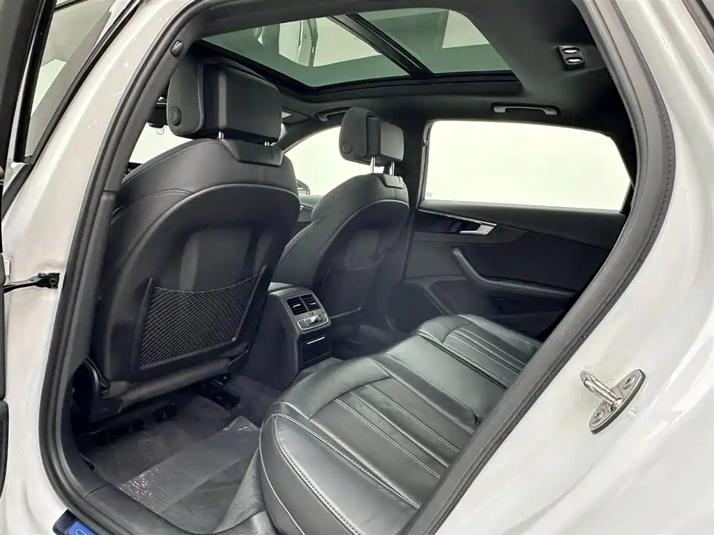 Audi A4L 2023 40 TFSI Luxury Dynamic Edition