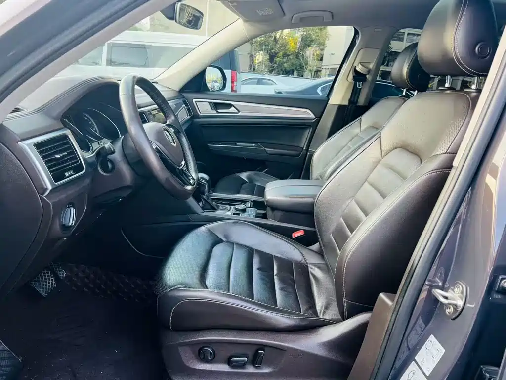 Tongyi Qianwen 2019 model 380TSI 4x4 luxury edition National VI
