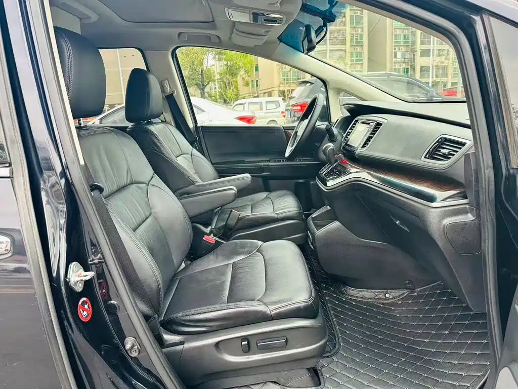 Odyssey 2015 model restyled 2.4L Grand Touring Edition