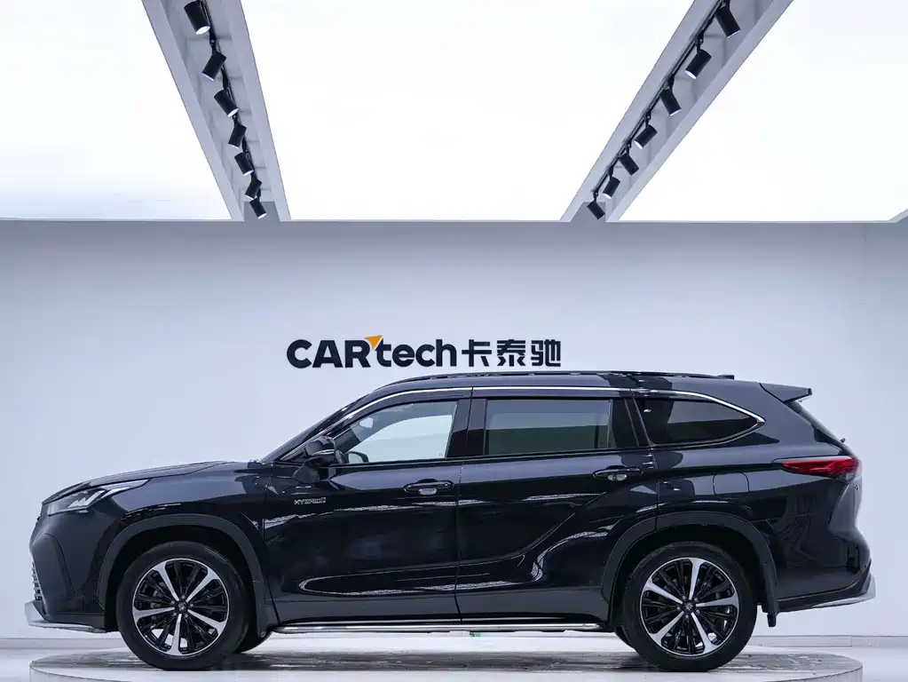 Land Cruiser 2021 2.5L HEV 4WD尊贵版