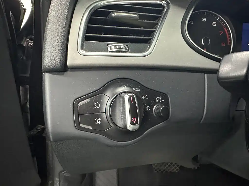 Audi A4L 2016 35 TFSI Prestige Edition S Line Comfort Version