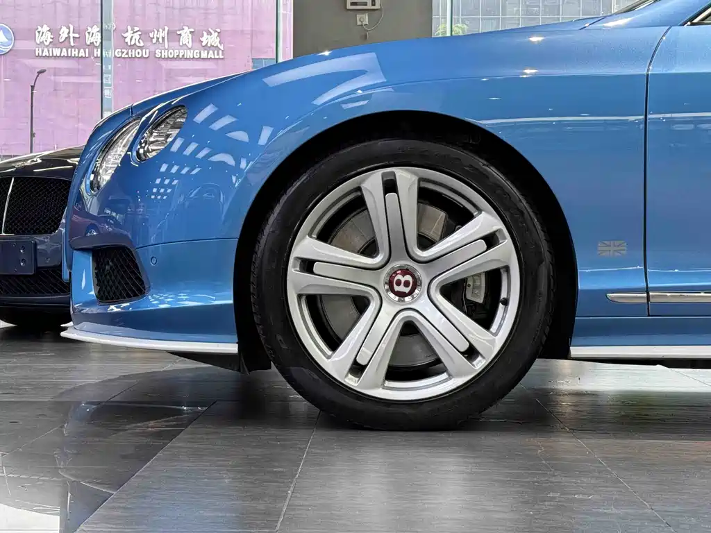 Audi A8 2015 model 4.0T GT V8 standard edition