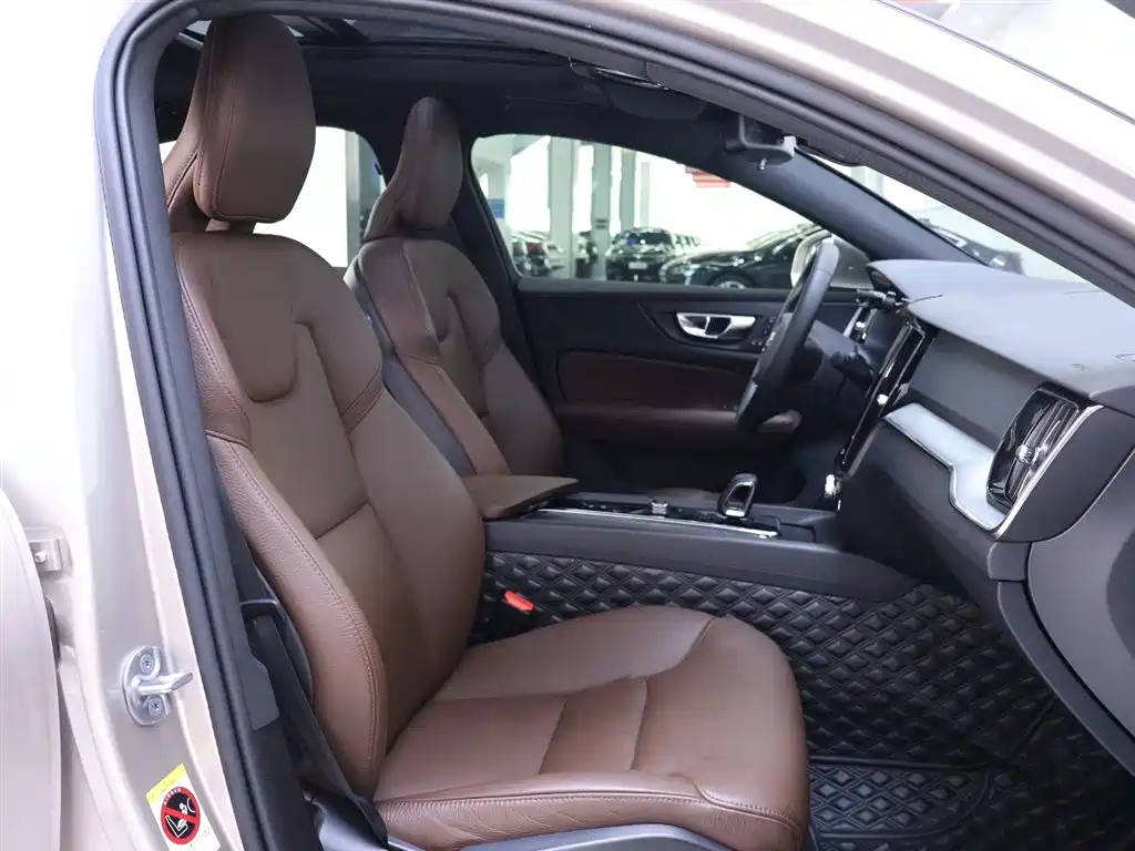 Volvo S60 2023 B4 Intelligent Luxury Edition