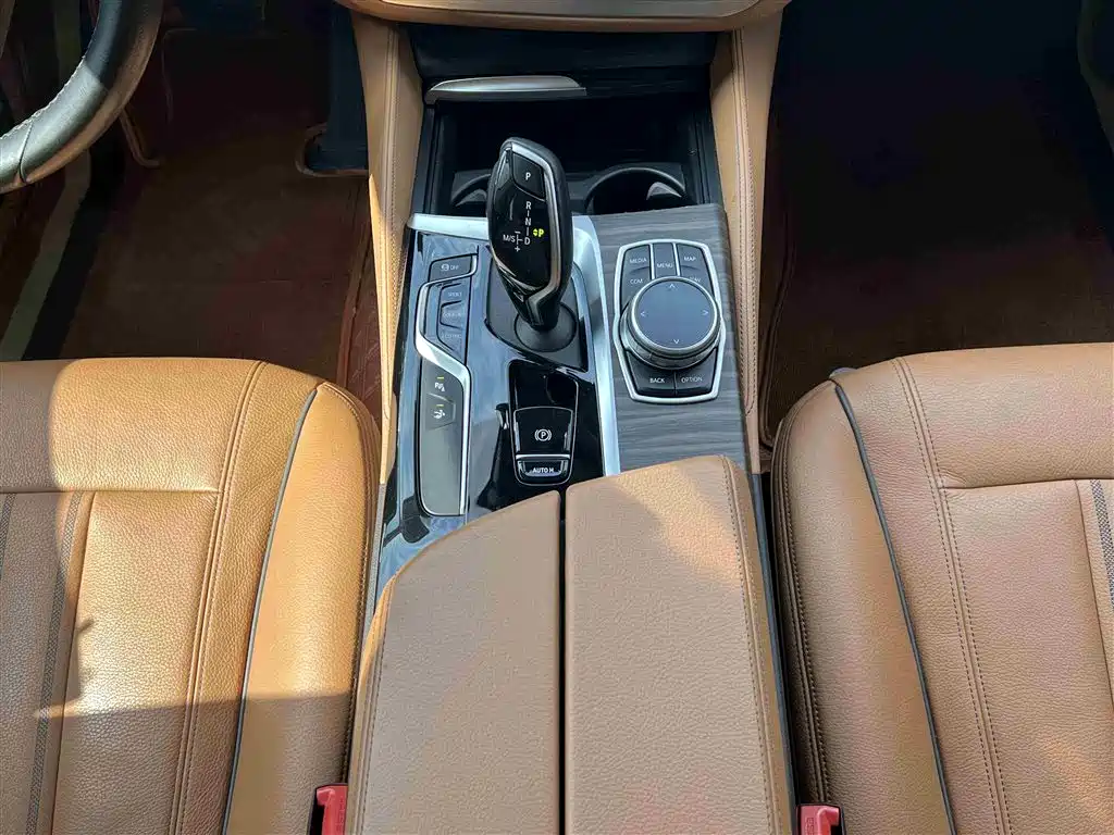 BMW 6 Series GT 2018 630i Luxury Design Package
