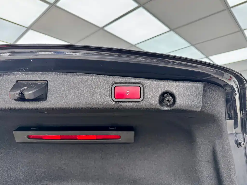 Mercedes E-Class 2017 model E 300 Sporty