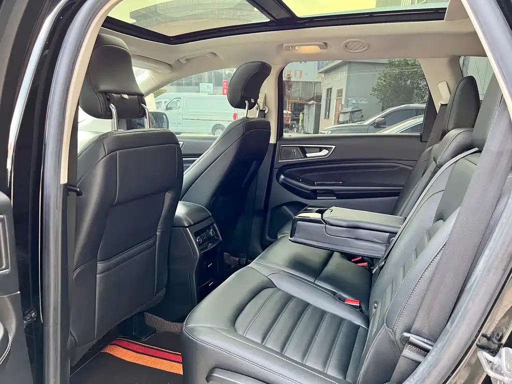 Ford Edge 2018 EcoBoost 245 2WD Luxury 7-seater National VI