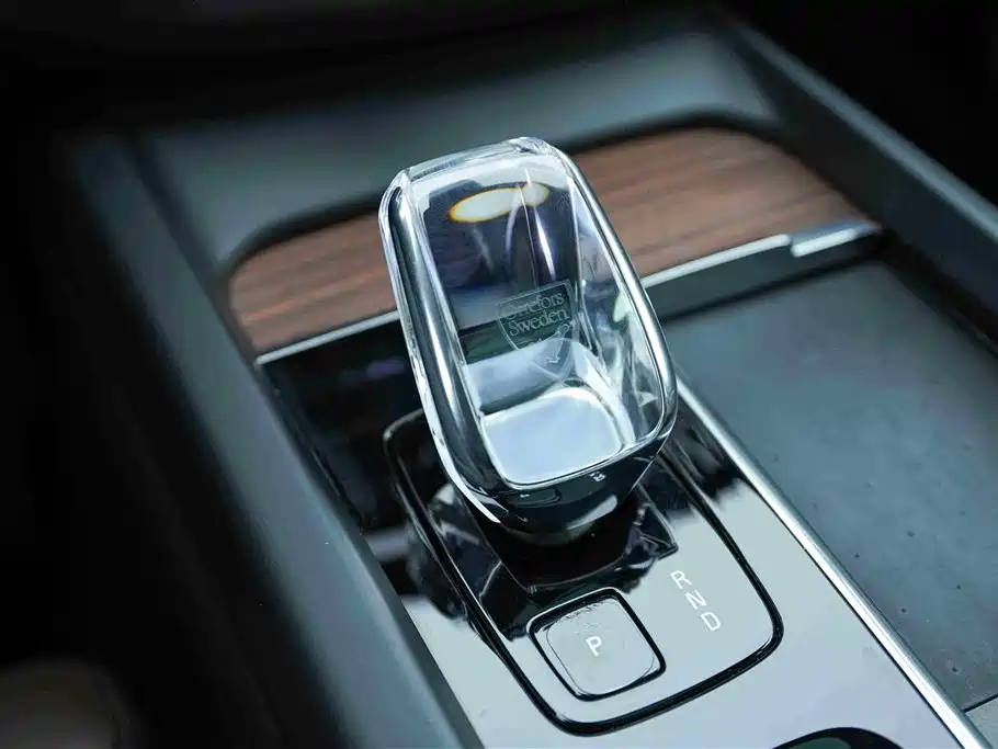 Volvo XC60 2023 B5 AWD Intelligent Distance Luxury Edition
