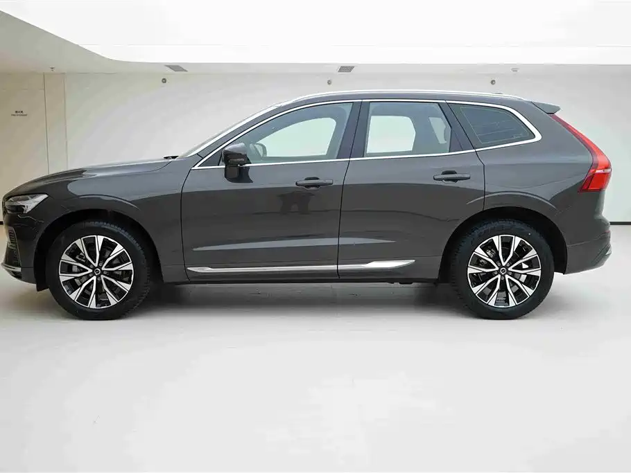Volvo XC60 2023 B5 AWD Intelligent Distance Luxury Edition