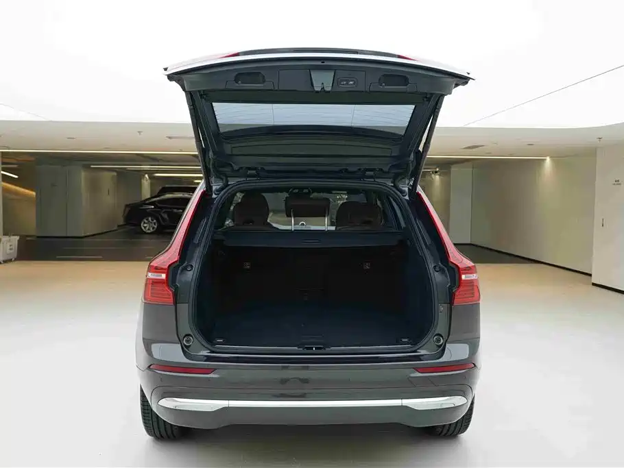 Volvo XC60 2023 B5 AWD Intelligent Distance Luxury Edition