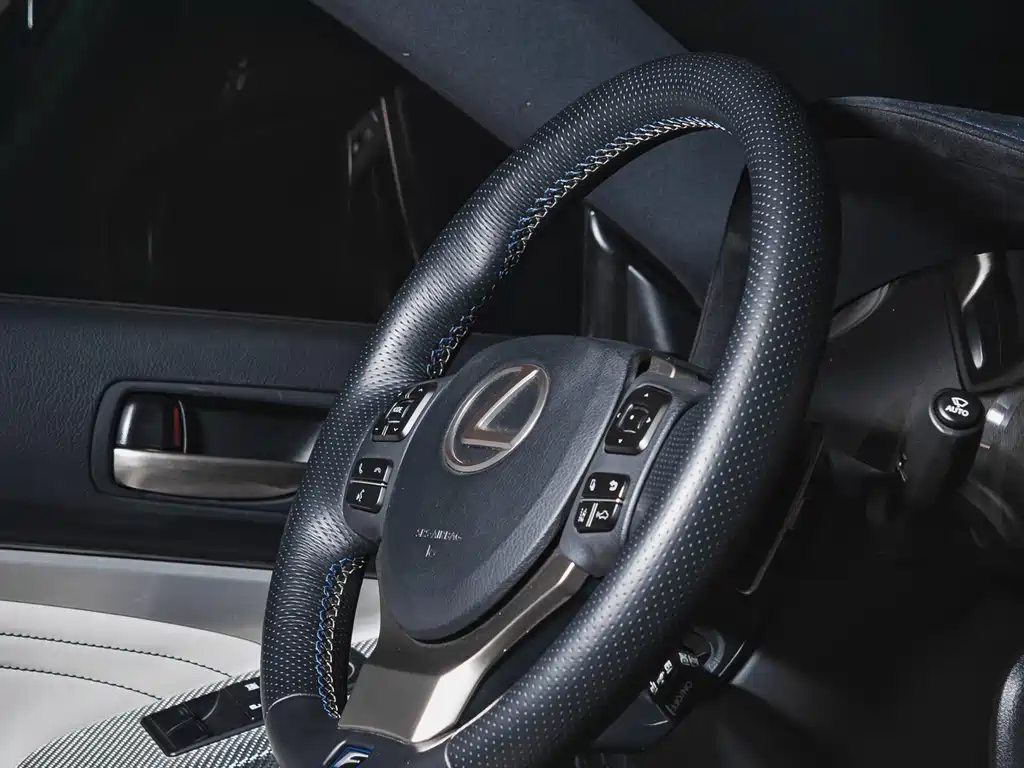 Lexus RC F 2015 F 5.0L Apex Edition