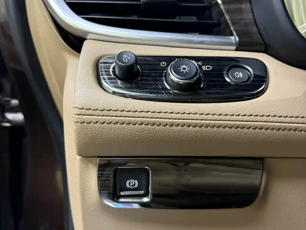 Buick GL8 2017 ES 28T Luxury Edition National V