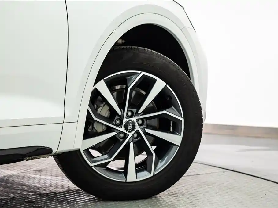 Audi Q5L 2023 40T Premium Dynamic Edition