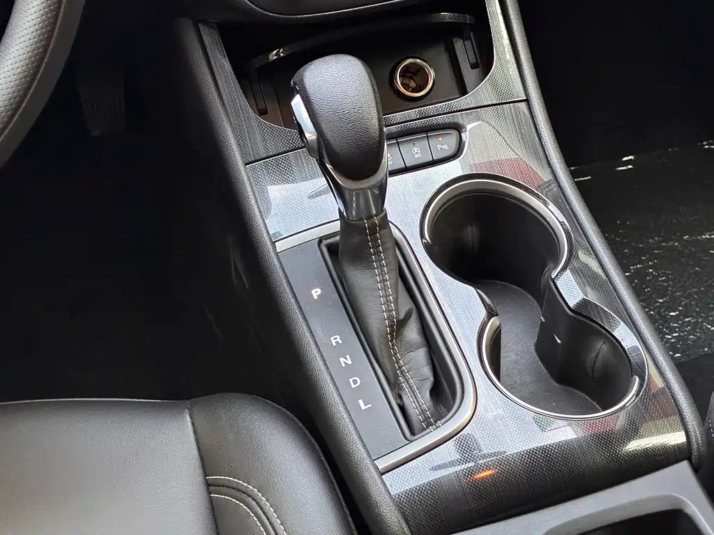 Veloster 2020 20T CVT Leading Edition