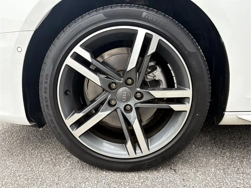 Audi A4L 2020 40 TFSI Luxury Dynamic Edition