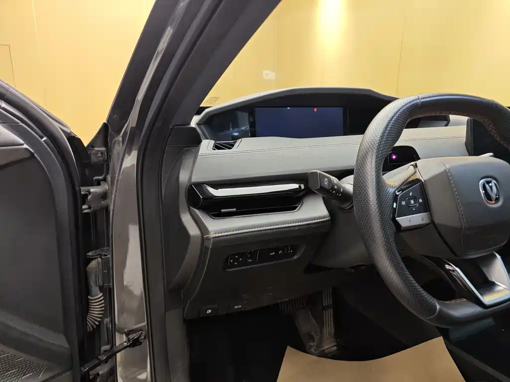 Changan UNI-V 2022 Model 1.5T Smart Navigation Edition