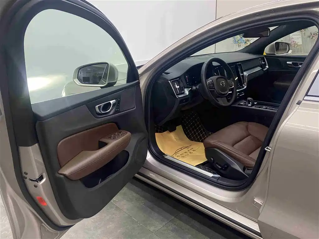 Volvo S60 2025 B4 Intelligent Comfort Luxury Edition