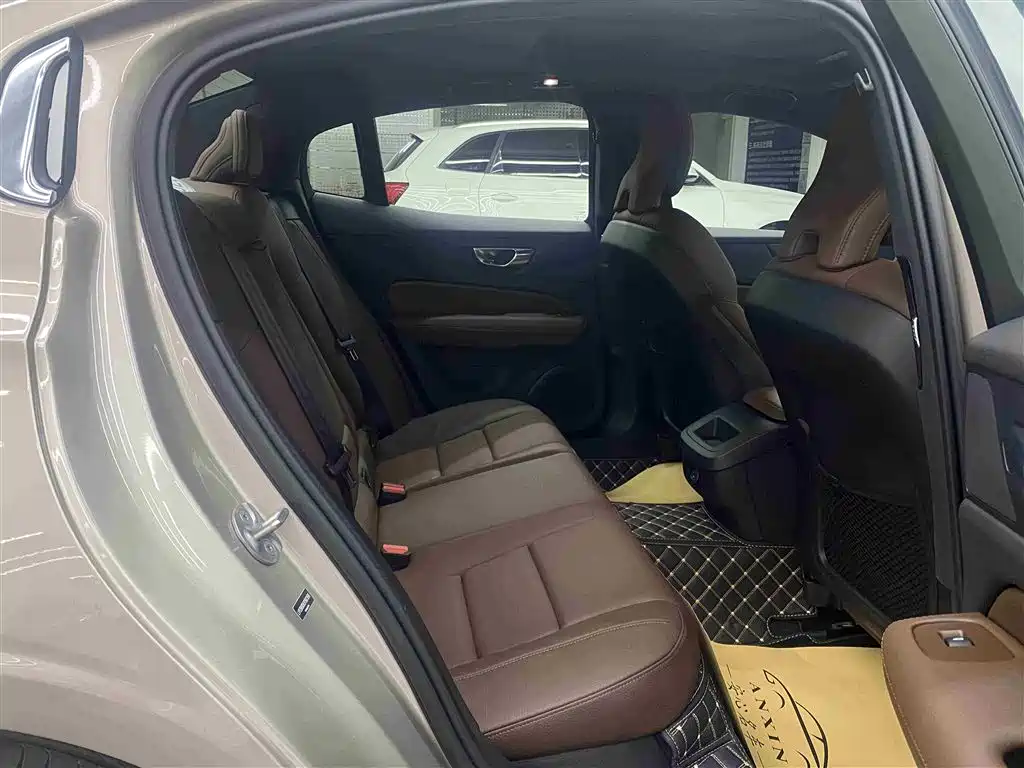 Volvo S60 2025 B4 Intelligent Comfort Luxury Edition