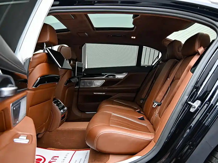 BMW 7 Series 2018 740Li xDrive Luxury Edition M Sport Package