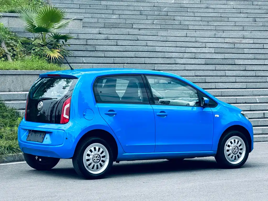 Volkswagen Up! 2015 model 1.0L move up!