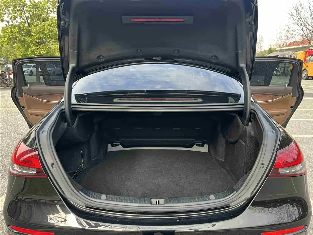 Mercedes-Benz E-Class 2022 E 300 L Fashion Edition