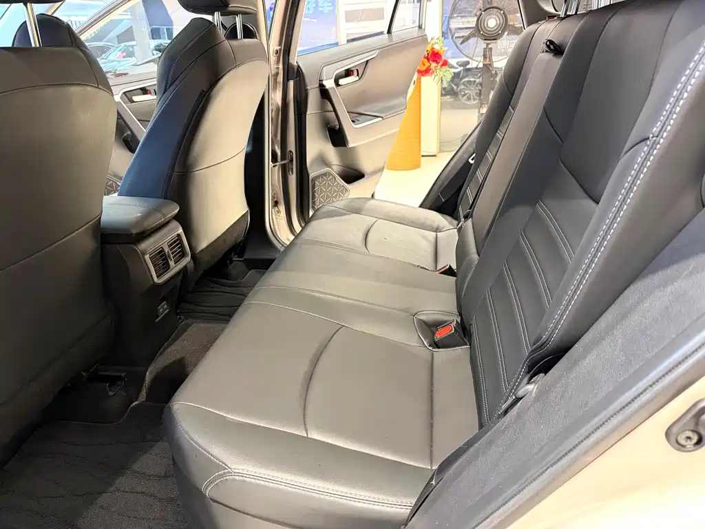 Velaranda 2022 model Hybrid 2.5L E-CVT two-wheel drive luxury edition