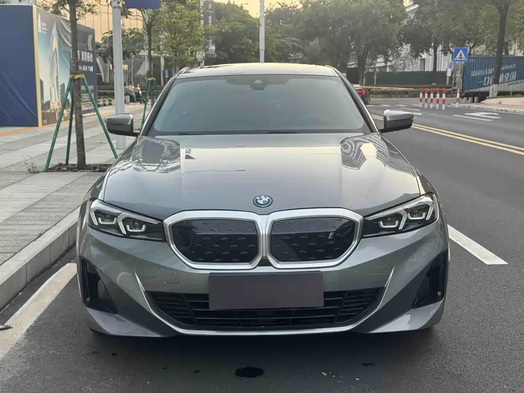 BMW i3 2022 eDrive 35 L