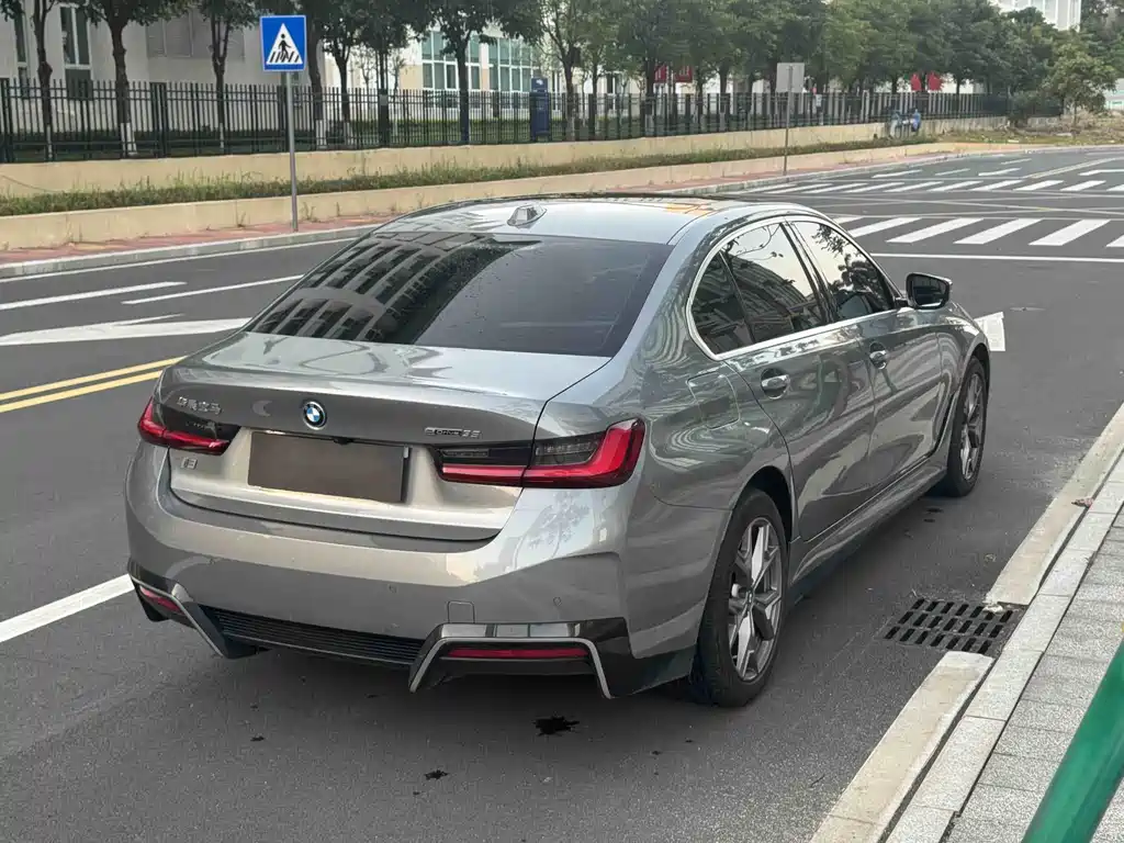 BMW i3 2022 eDrive 35 L
