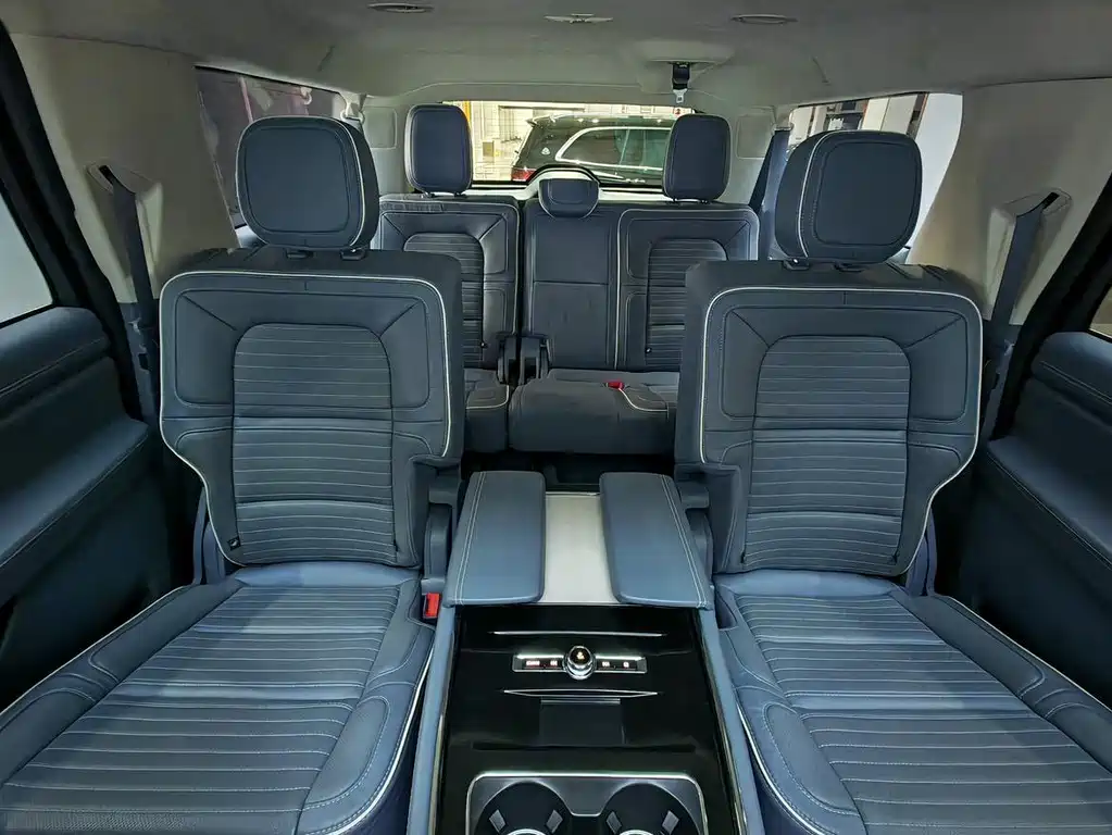 Navigator 2020 3.5T Long Axle Presidential Edition