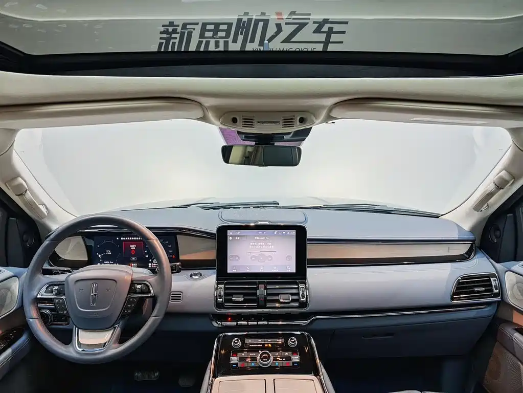 Navigator 2020 3.5T Long Axle Presidential Edition
