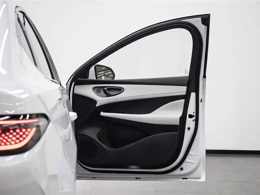 Oceanic 05 DM-i 2025 Model DM-i Intelligent Driving Edition 120KM Flagship Type
