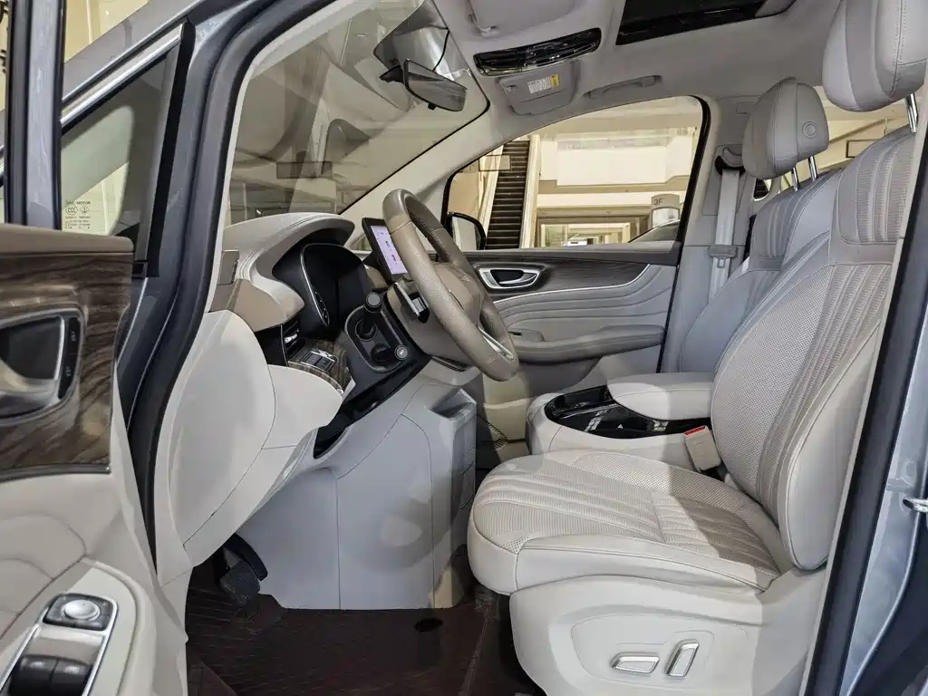 ROEWE iMAX8 2023 400TGI YueXiang Edition