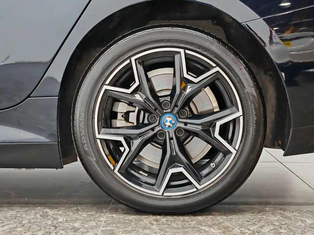 BMW i3 2024 eDrive 40 L Nightshade Edition