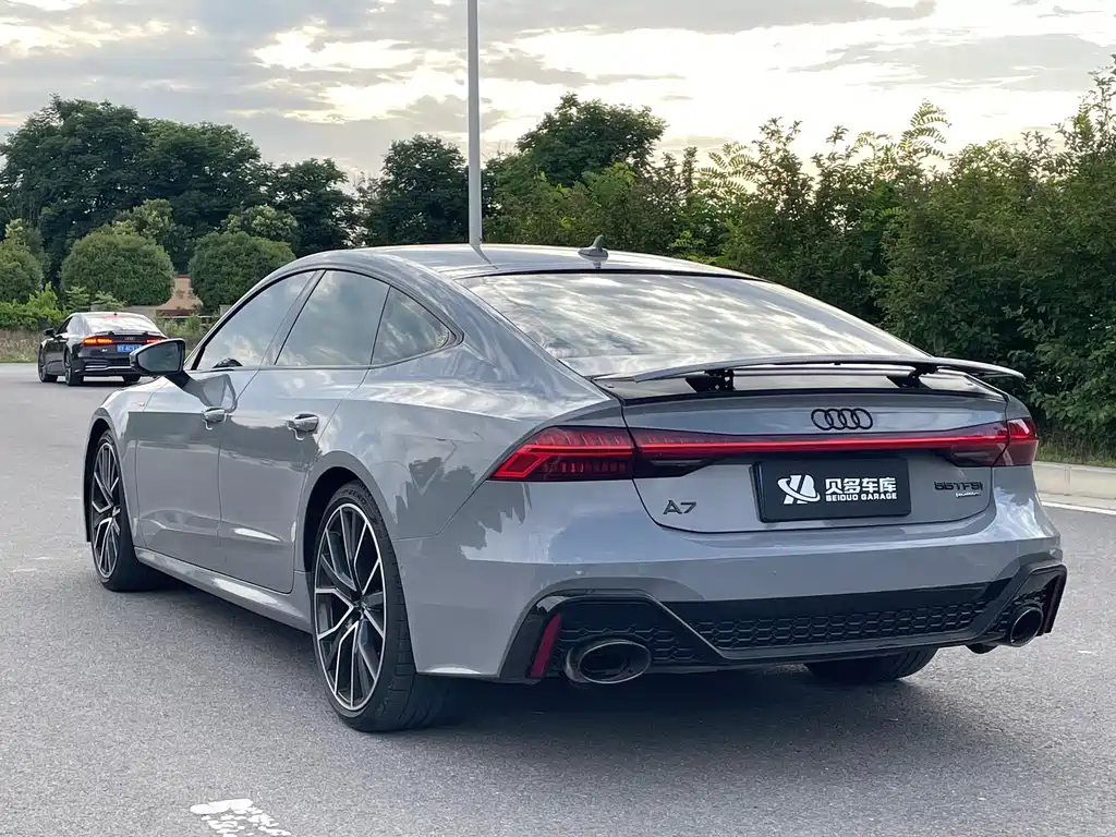 Audi A7 2023 55 TFSI quattro Premium trim