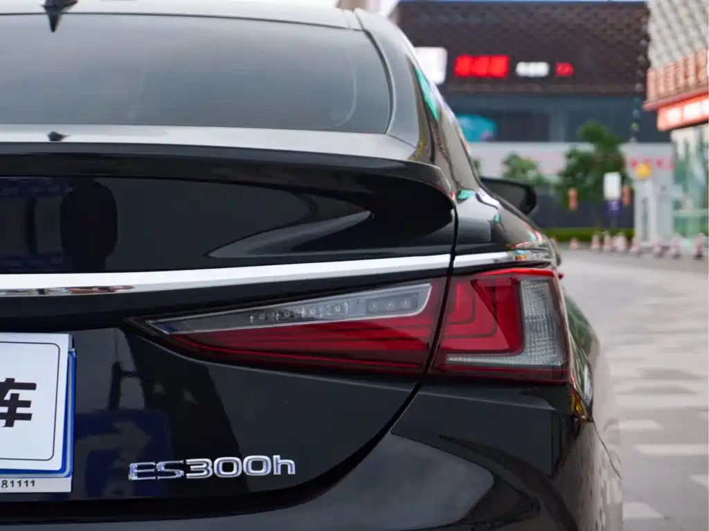 Lexus ES 2020 300h Excellence Edition National V