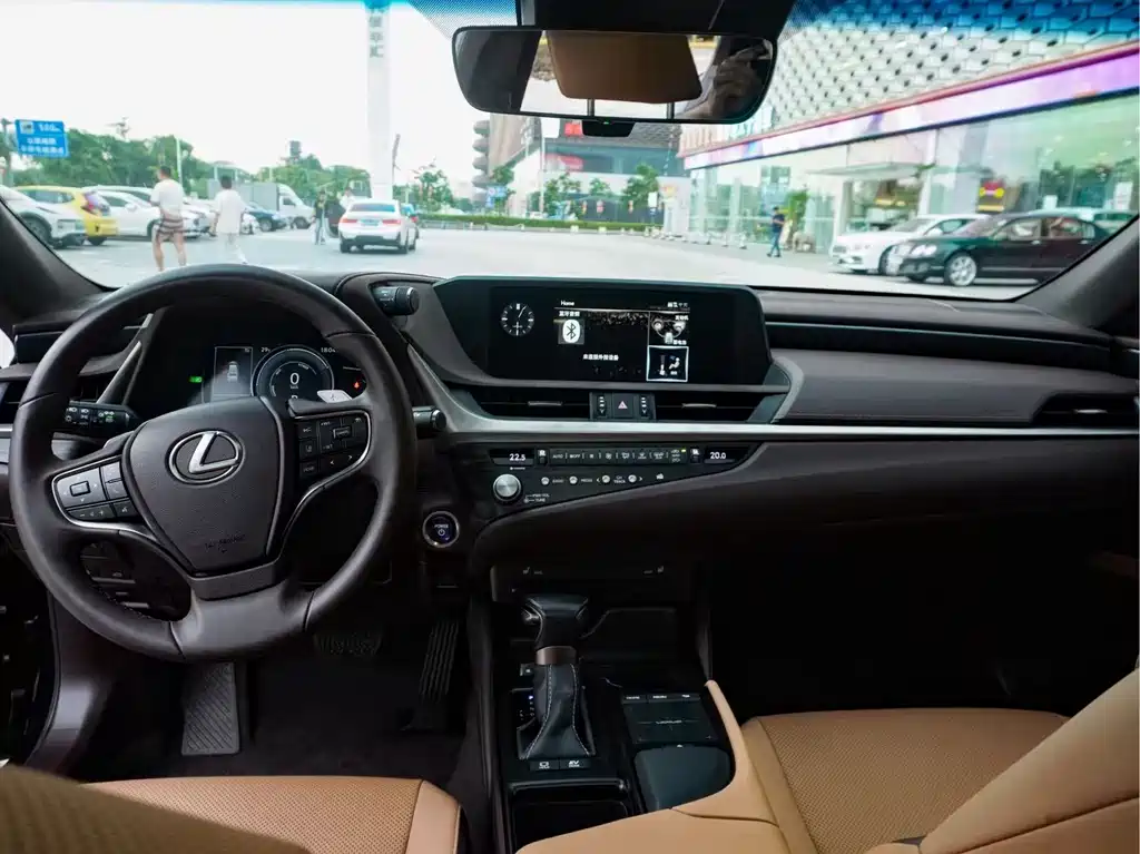Lexus ES 2020 300h Excellence Edition National V