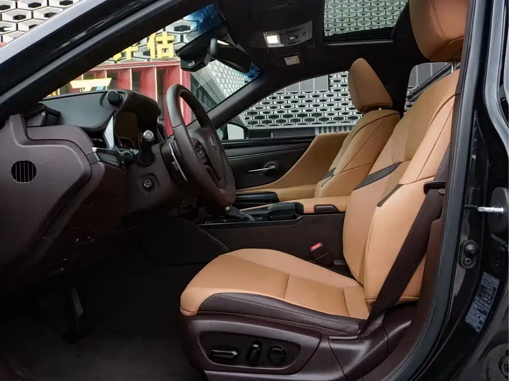 Lexus ES 2020 300h Excellence Edition National V