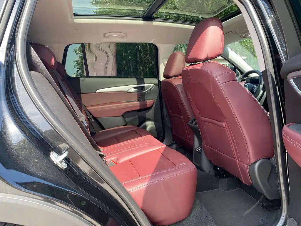 2025 All New Enclave Plus 28T Two-Wheel Drive Platinum Edition