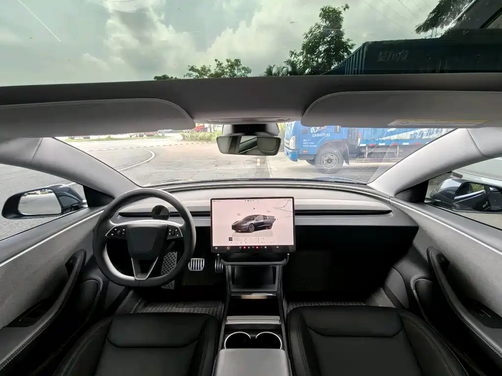 Model 3 Rear-Wheel Drive 2023