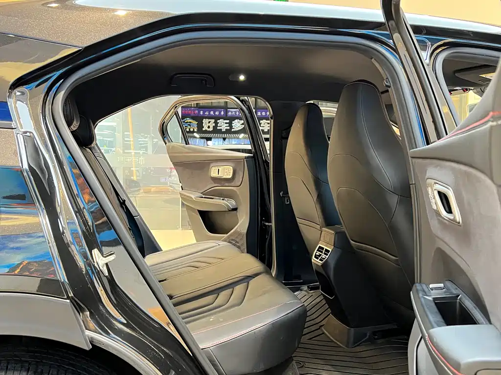 NIO X 2024 Edition 400 Prestige Version