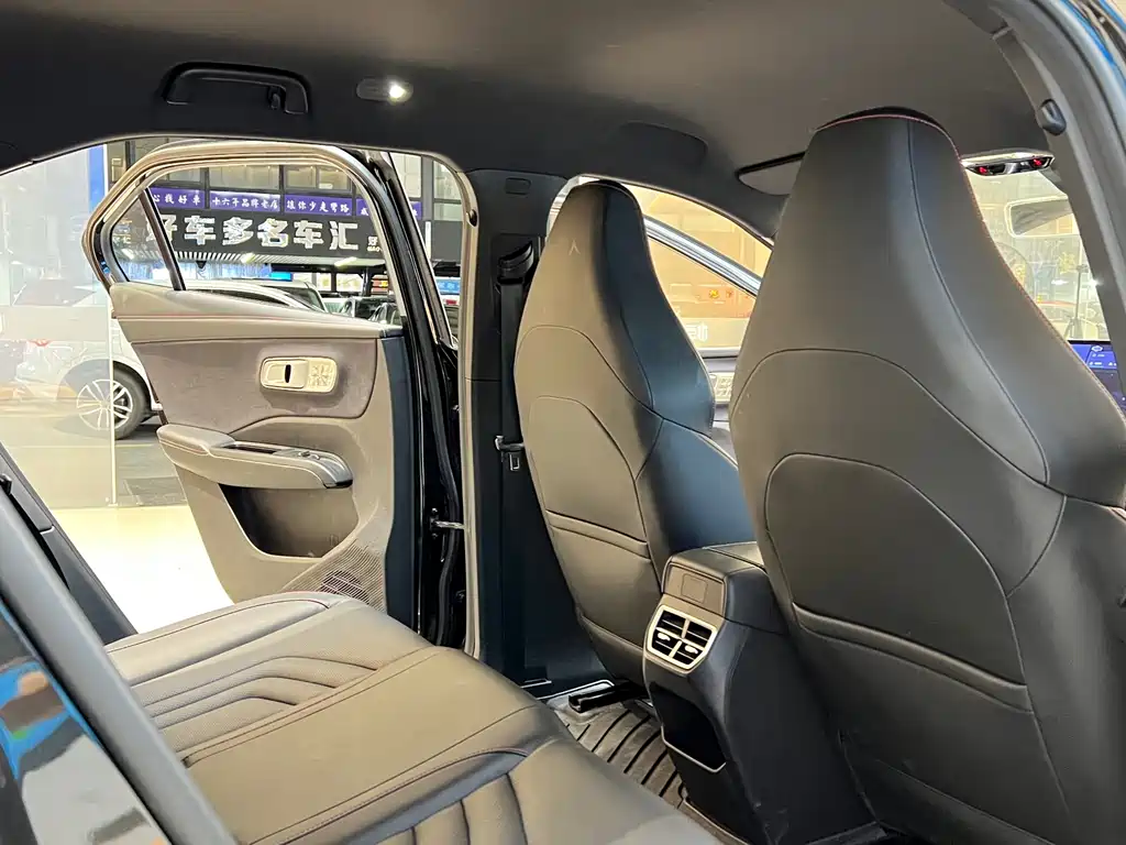 NIO X 2024 Edition 400 Prestige Version